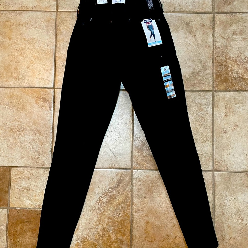 NWT Denizen Levis High Rise Skinny Jeans - Size 6